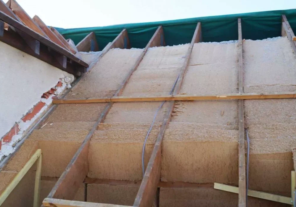 Réalisation d'isolation par l'entreprise LEVOUX Pascal, menuisier à Châteauroux