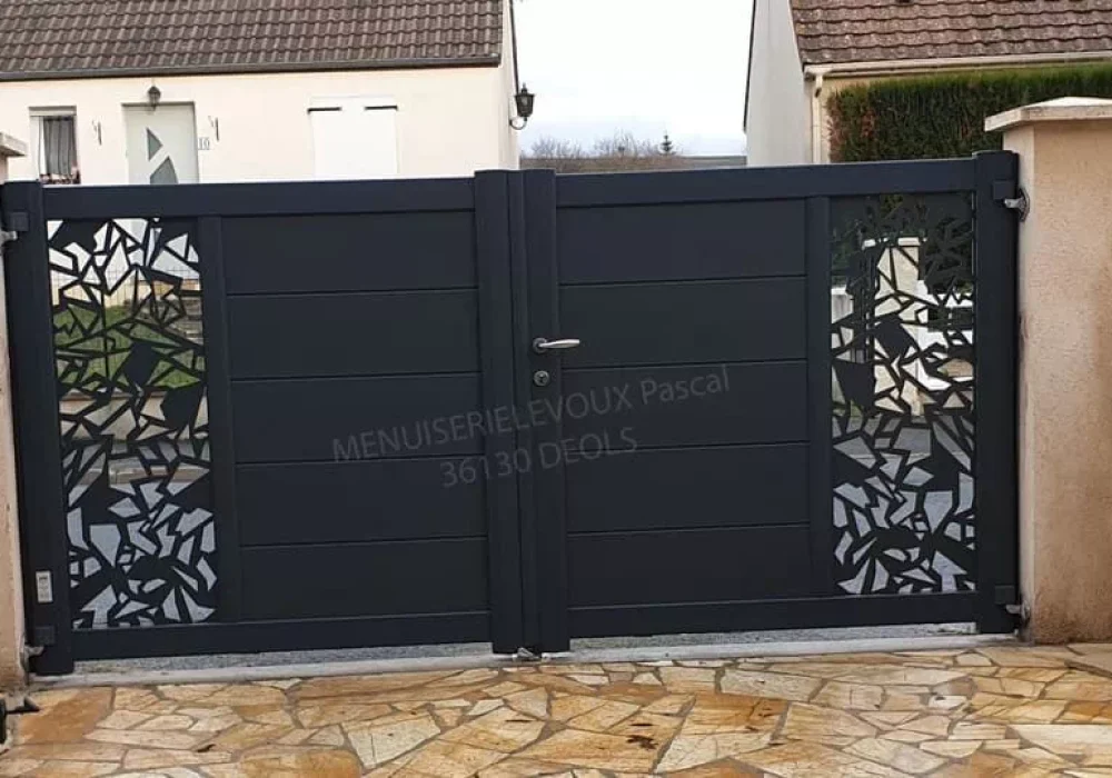 Réalisation de portails par l'entreprise LEVOUX Pascal, menuisier à Châteauroux